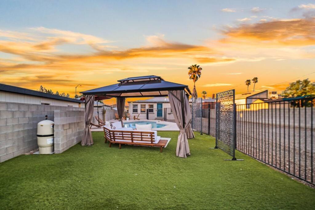 Holiday home 5 Bd 1940's Oasis - Pool - Lounge - Games
