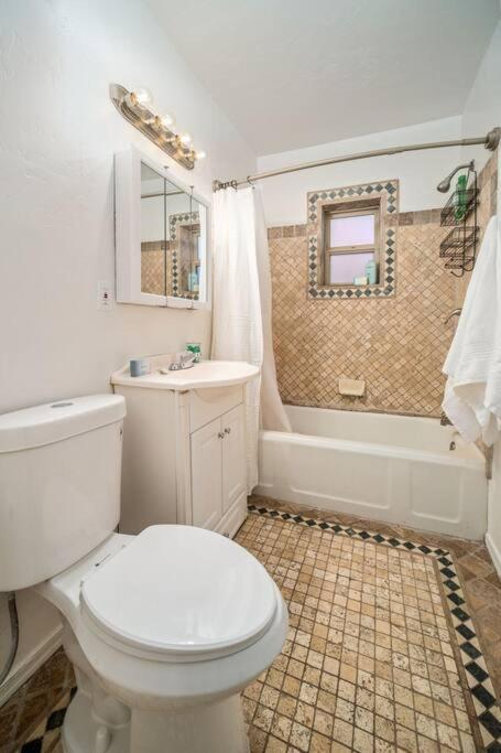 Holiday home 5 Bd 1940's Oasis - Pool - Lounge - Games Tucson