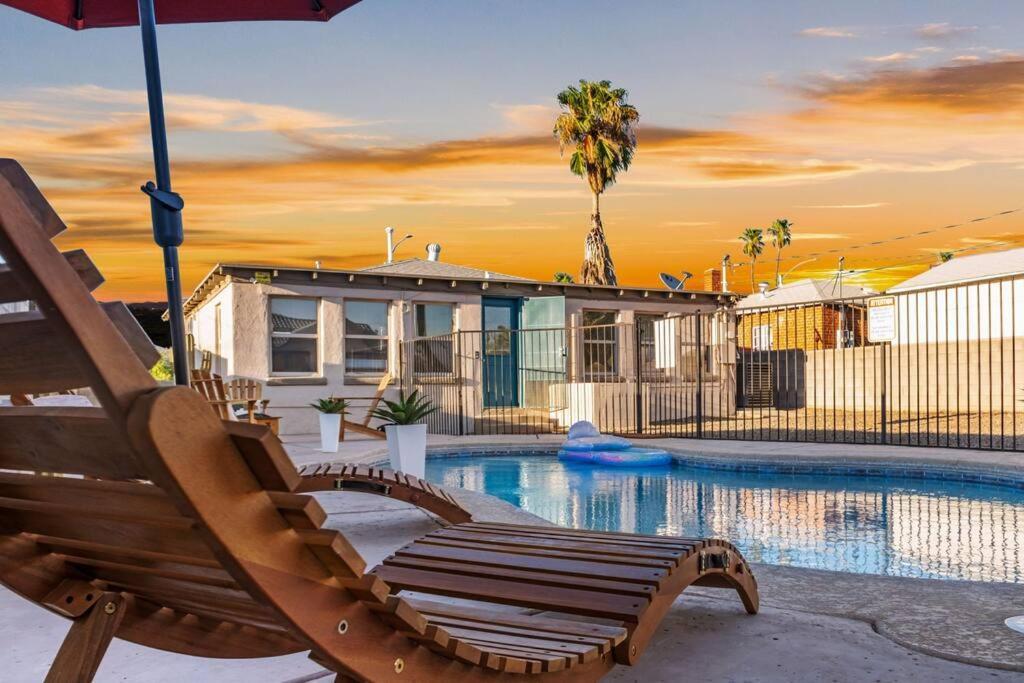 5 Bd 1940's Oasis - Pool - Lounge - Games